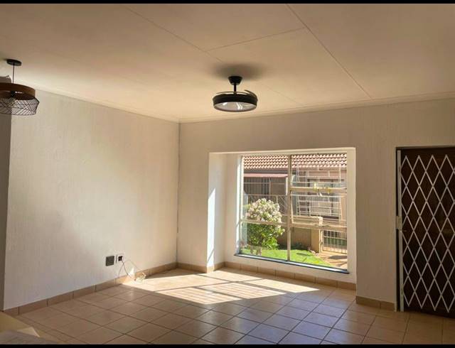 2 BEDROOM TOWNHOUSE FOR SALE IN BIRCHLEIGH NORTH